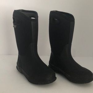 Kids size 4 black bogs